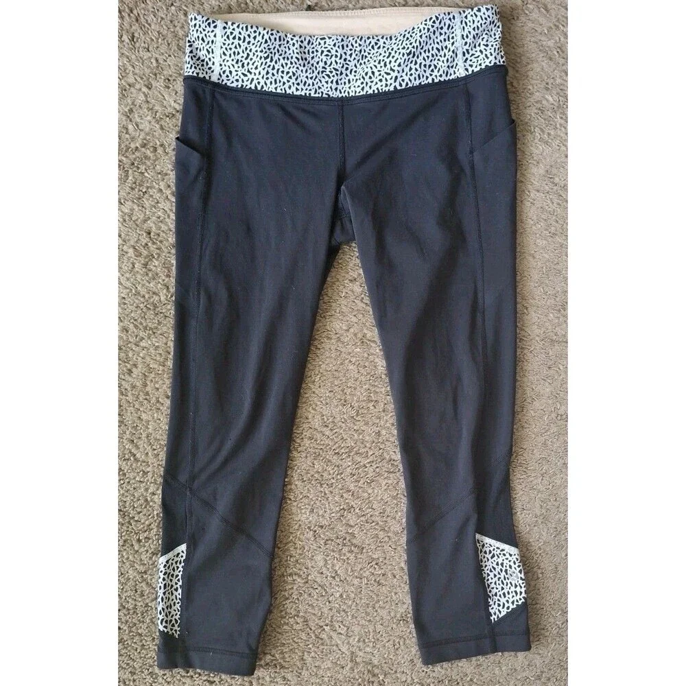 Lululemon Patterned Capri Leggings Size 8 Women's  Black White  Activewear